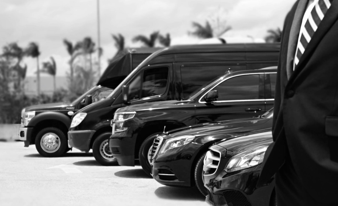 he Extra-Ordinary Corporate Limo, Car Rental, & Business Limo Services